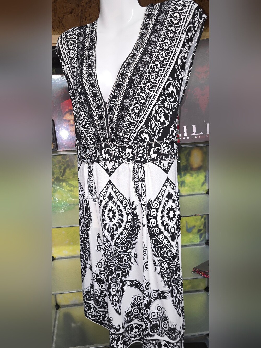 #77 Black & White V-Neck Printed Women's Dress